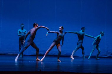 Dnipro, Ukrayna - 17 Kasım 2018: Ulusal Bale Dnipro Devlet Opera ve Bale gösterisinde üyeleri tarafından gerçekleştirilen gece bale çocuklarının.