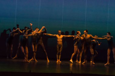 Dnipro, Ukrayna - 17 Kasım 2018: Ulusal Bale Dnipro Devlet Opera ve Bale gösterisinde üyeleri tarafından gerçekleştirilen gece bale çocuklarının.