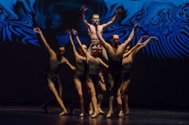 Dnipro, Ukrayna - 17 Kasım 2018: Ulusal Bale Dnipro Devlet Opera ve Bale gösterisinde üyeleri tarafından gerçekleştirilen gece bale çocuklarının.