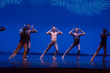 Dnipro, Ukrayna - 17 Kasım 2018: Ulusal Bale Dnipro Devlet Opera ve Bale gösterisinde üyeleri tarafından gerçekleştirilen gece bale çocuklarının.