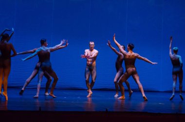 Dnipro, Ukrayna - 17 Kasım 2018: Ulusal Bale Dnipro Devlet Opera ve Bale gösterisinde üyeleri tarafından gerçekleştirilen gece bale çocuklarının.