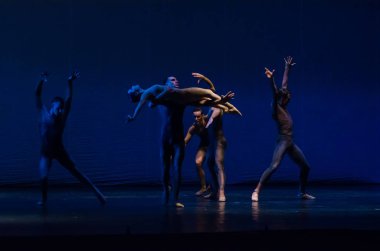 Dnipro, Ukrayna - 17 Kasım 2018: Ulusal Bale Dnipro Devlet Opera ve Bale gösterisinde üyeleri tarafından gerçekleştirilen gece bale çocuklarının.