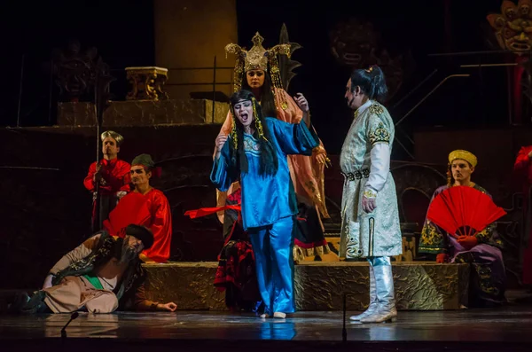 Dnipro, Ukrayna - 22 Aralık 2018: Klasik Giacomo Puccini Dnipro Opera ve Bale Tiyatrosu üyeleri tarafından gerçekleştirilen Turandot Operası.