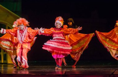 Dnipro, Ukrayna - 29 Aralık 2018: Müzikal Kitsin House Dnipro Opera ve Bale Tiyatrosu üyeleri tarafından gerçekleştirilen.