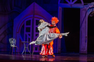 Dnipro, Ukrayna - 29 Aralık 2018: Müzikal Kitsin House Dnipro Opera ve Bale Tiyatrosu üyeleri tarafından gerçekleştirilen.