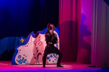 Dnipro, Ukrayna - 26 Aralık 2018: Barvinok Dnipro devlet Drama ve komedi tiyatro üyeleri tarafından gerçekleştirilen bizim kahraman olan.