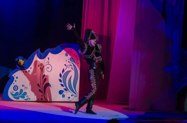 Dnipro, Ukrayna - 26 Aralık 2018: Barvinok Dnipro devlet Drama ve komedi tiyatro üyeleri tarafından gerçekleştirilen bizim kahraman olan.