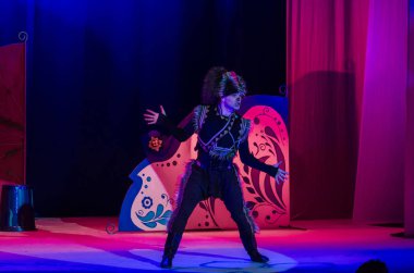 Dnipro, Ukrayna - 26 Aralık 2018: Barvinok Dnipro devlet Drama ve komedi tiyatro üyeleri tarafından gerçekleştirilen bizim kahraman olan.