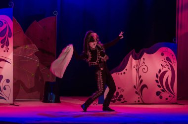 Dnipro, Ukrayna - 26 Aralık 2018: Barvinok Dnipro devlet Drama ve komedi tiyatro üyeleri tarafından gerçekleştirilen bizim kahraman olan.