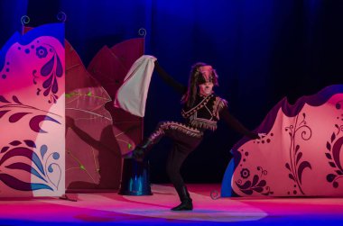 Dnipro, Ukrayna - 26 Aralık 2018: Barvinok Dnipro devlet Drama ve komedi tiyatro üyeleri tarafından gerçekleştirilen bizim kahraman olan.