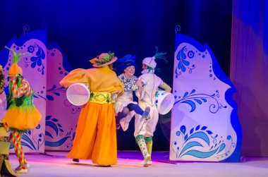 Dnipro, Ukrayna - 26 Aralık 2018: Barvinok Dnipro devlet Drama ve komedi tiyatro üyeleri tarafından gerçekleştirilen bizim kahraman olan.