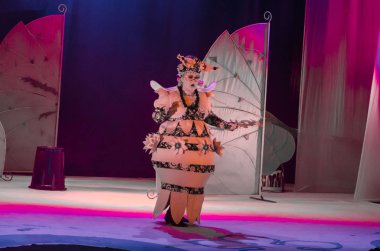 Dnipro, Ukrayna - 26 Aralık 2018: Barvinok Dnipro devlet Drama ve komedi tiyatro üyeleri tarafından gerçekleştirilen bizim kahraman olan.