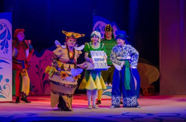 Dnipro, Ukrayna - 26 Aralık 2018: Barvinok Dnipro devlet Drama ve komedi tiyatro üyeleri tarafından gerçekleştirilen bizim kahraman olan.