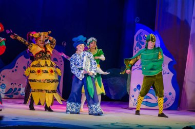 Dnipro, Ukrayna - 26 Aralık 2018: Barvinok Dnipro devlet Drama ve komedi tiyatro üyeleri tarafından gerçekleştirilen bizim kahraman olan.