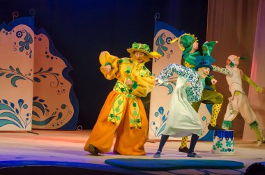 Dnipro, Ukrayna - 26 Aralık 2018: Barvinok Dnipro devlet Drama ve komedi tiyatro üyeleri tarafından gerçekleştirilen bizim kahraman olan.