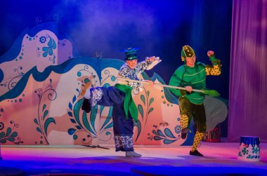 Dnipro, Ukrayna - 26 Aralık 2018: Barvinok Dnipro devlet Drama ve komedi tiyatro üyeleri tarafından gerçekleştirilen bizim kahraman olan.