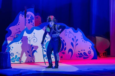 Dnipro, Ukrayna - 26 Aralık 2018: Barvinok Dnipro devlet Drama ve komedi tiyatro üyeleri tarafından gerçekleştirilen bizim kahraman olan.