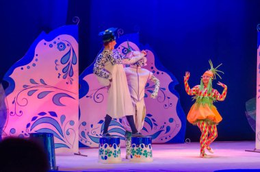 Dnipro, Ukrayna - 26 Aralık 2018: Barvinok Dnipro devlet Drama ve komedi tiyatro üyeleri tarafından gerçekleştirilen bizim kahraman olan.