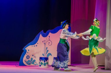 Dnipro, Ukrayna - 26 Aralık 2018: Barvinok Dnipro devlet Drama ve komedi tiyatro üyeleri tarafından gerçekleştirilen bizim kahraman olan.