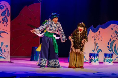 Dnipro, Ukrayna - 26 Aralık 2018: Barvinok Dnipro devlet Drama ve komedi tiyatro üyeleri tarafından gerçekleştirilen bizim kahraman olan.