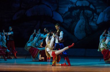 Dnipro, Ukrayna - 6 Ocak 2018: Noel bale Dnipro Opera ve Bale Tiyatrosu üyeleri tarafından gerçekleştirilen önceki gece 