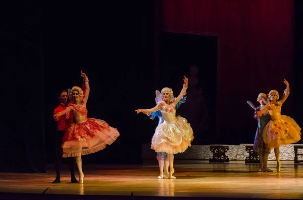 ドニエプル ウクライナ 2018 ドニプロ オペラ バレエ劇場のメンバーによって実行されるクリスマス バレエ前夜 — ストック写真