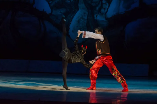 ドニエプル ウクライナ 2018 ドニプロ オペラ バレエ劇場のメンバーによって実行されるクリスマス バレエ前夜 — ストック写真