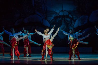 Dnipro, Ukrayna - 6 Ocak 2018: Noel bale Dnipro Opera ve Bale Tiyatrosu üyeleri tarafından gerçekleştirilen önceki gece 