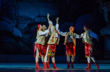 Dnipro, Ukrayna - 7 Ocak 2018: Noel bale Dnipro Opera ve Bale Tiyatrosu üyeleri tarafından gerçekleştirilen önceki gece 