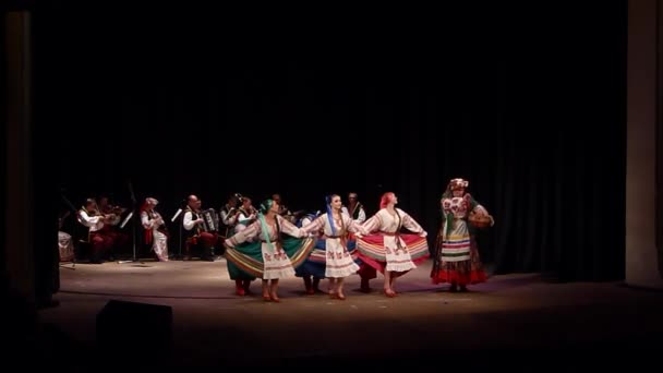 乌克兰第聂伯罗 2018年11月7日 乌克兰人民的民族传统 习俗和仪式 由民俗合唱团成员在国家戏剧剧院表演 — 图库视频影像