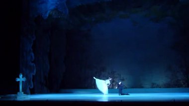 Dnipro, Ukrayna - 3 Kasım 2018: Klasik bale Giselle Adolphe Adam tarafından Dnipro Opera ve Bale Tiyatrosu üyeleri tarafından gerçekleştirilen.