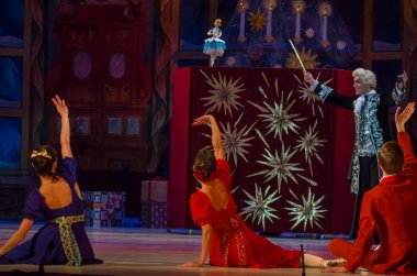 Dnipro, Ukrayna - 15 Şubat 2019: Dnipro Opera ve bale Tiyatrosu üyeleri tarafından gerçekleştirilen Fındıkkıran Balesi.