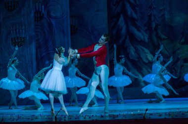 Dnipro, Ukrayna - 15 Şubat 2019: Dnipro Opera ve bale Tiyatrosu üyeleri tarafından gerçekleştirilen Fındıkkıran Balesi.
