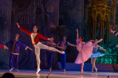 Dnipro, Ukrayna - 15 Şubat 2019: Dnipro Opera ve bale Tiyatrosu üyeleri tarafından gerçekleştirilen Fındıkkıran Balesi.
