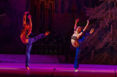 Dnipro, Ukrayna - 15 Şubat 2019: Dnipro Opera ve bale Tiyatrosu üyeleri tarafından gerçekleştirilen Fındıkkıran Balesi.