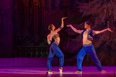 Dnipro, Ukrayna - 15 Şubat 2019: Dnipro Opera ve bale Tiyatrosu üyeleri tarafından gerçekleştirilen Fındıkkıran Balesi.