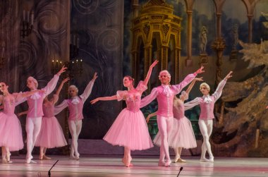 Dnipro, Ukrayna - 15 Şubat 2019: Dnipro Opera ve bale Tiyatrosu üyeleri tarafından gerçekleştirilen Fındıkkıran Balesi.
