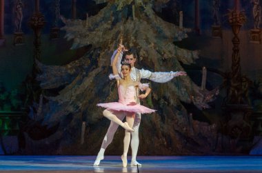 Dnipro, Ukrayna - 15 Şubat 2019: Dnipro Opera ve bale Tiyatrosu üyeleri tarafından gerçekleştirilen Fındıkkıran Balesi.