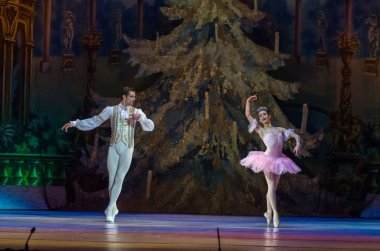 Dnipro, Ukrayna - 15 Şubat 2019: Dnipro Opera ve bale Tiyatrosu üyeleri tarafından gerçekleştirilen Fındıkkıran Balesi.
