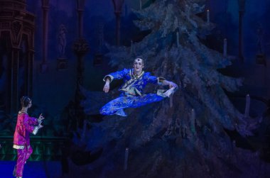 Dnipro, Ukrayna - 15 Şubat 2019: Dnipro Opera ve bale Tiyatrosu üyeleri tarafından gerçekleştirilen Fındıkkıran Balesi.