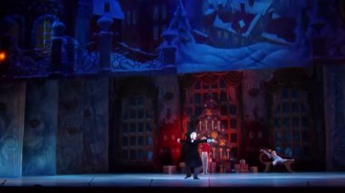 Dnipro, Ukrayna - 15 Şubat 2019: Dnipro Opera ve bale Tiyatrosu üyeleri tarafından gerçekleştirilen Fındıkkıran Balesi.