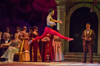 Dnipro, Ukrayna - 23 Şubat 2019: Giuseppe Verdi Dnipro Opera ve bale Tiyatrosu üyeleri tarafından gerçekleştirilen Traviata tarafından klasik Opera.