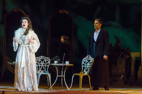 ドニエプル ウクライナ 2019 古典的なオペラでジュゼッペ ヴェルディ椿姫ドニプロ オペラ バレエ劇場のメンバーによって実行されます — ストック写真