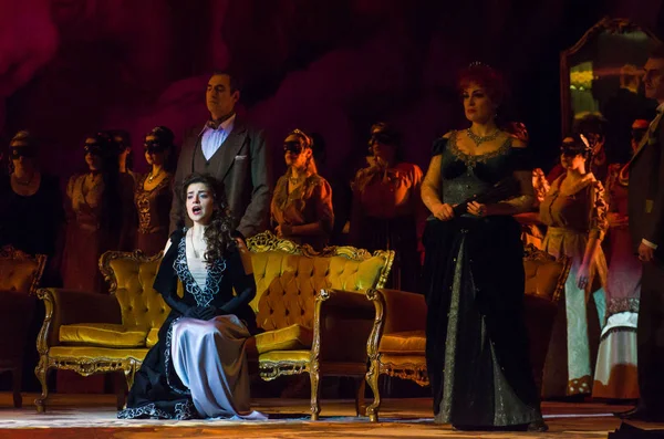 ドニエプル ウクライナ 2019 古典的なオペラでジュゼッペ ヴェルディ椿姫ドニプロ オペラ バレエ劇場のメンバーによって実行されます — ストック写真