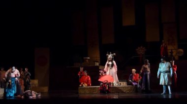 Dnipro, Ukrayna - 22 Aralık 2018: Klasik Giacomo Puccini Dnipro Opera ve Bale Tiyatrosu üyeleri tarafından gerçekleştirilen Turandot Operası.