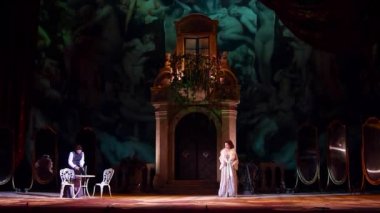 Dnipro, Ukrayna - 23 Şubat 2019: Giuseppe Verdi Dnipro Opera ve bale Tiyatrosu üyeleri tarafından gerçekleştirilen Traviata tarafından klasik Opera.