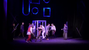 Dnipro, Ukrayna-3 Temmuz 2019: Comedy devlet Drama ve Komedi Tiyatrosu üyeleri tarafından yapılan Mykola Gogol tarafından tetkik.