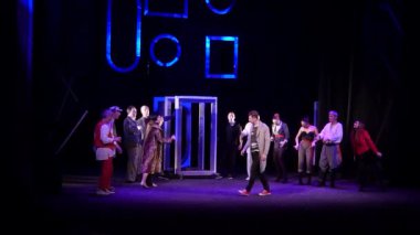 Dnipro, Ukrayna-3 Temmuz 2019: Comedy devlet Drama ve Komedi Tiyatrosu üyeleri tarafından yapılan Mykola Gogol tarafından tetkik.