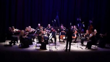 Dnipro, Ukrayna - 14 Ekim 2019: Four Seasons Chamber Orchestra - ana orkestra şefi Dmitry Logvin Alexander Borodin 'in Devlet Tiyatrosu' nda Nocturne performansını sergiledi..