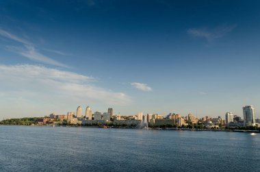 Merkezi köprüden Dnipro şehrine görüntü.